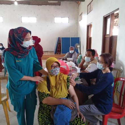 227 orang ikut vaksin 1 di Balai Desa Ngotet